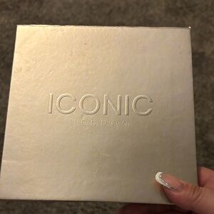 ICONIC London Luxurious Gold Palette